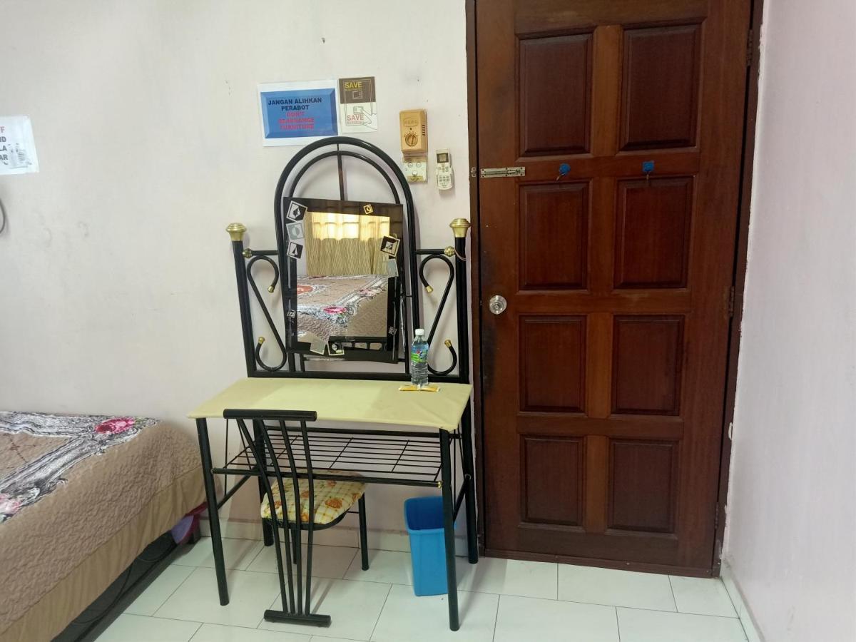 Homestay Roomstay Muar Srizahrani Exterior photo