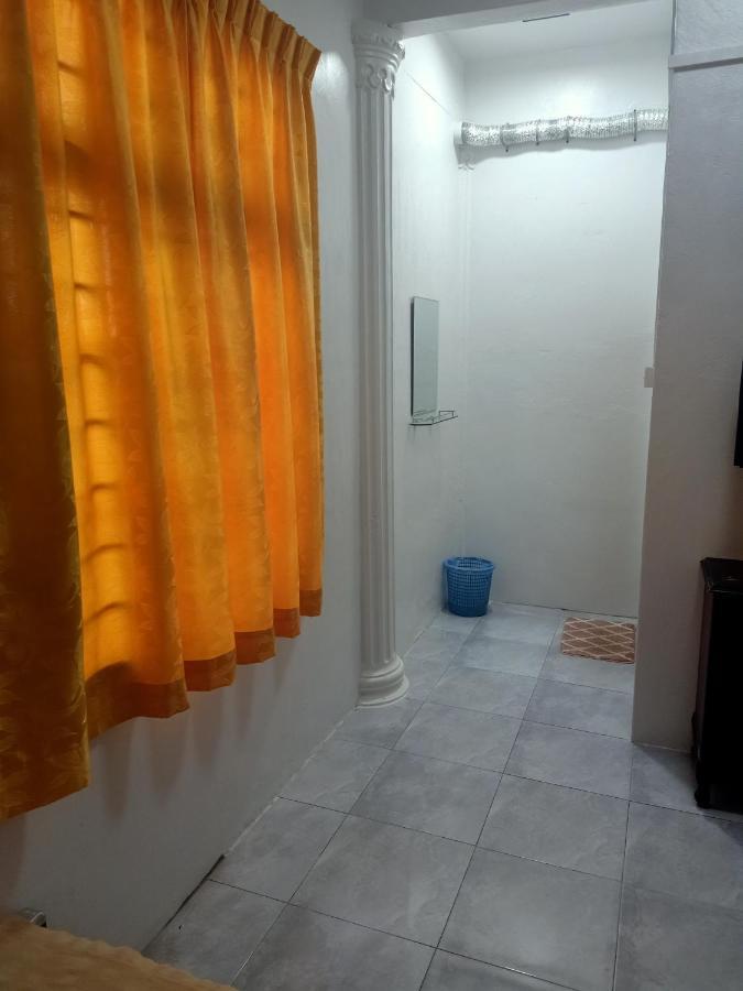 Homestay Roomstay Muar Srizahrani Exterior photo