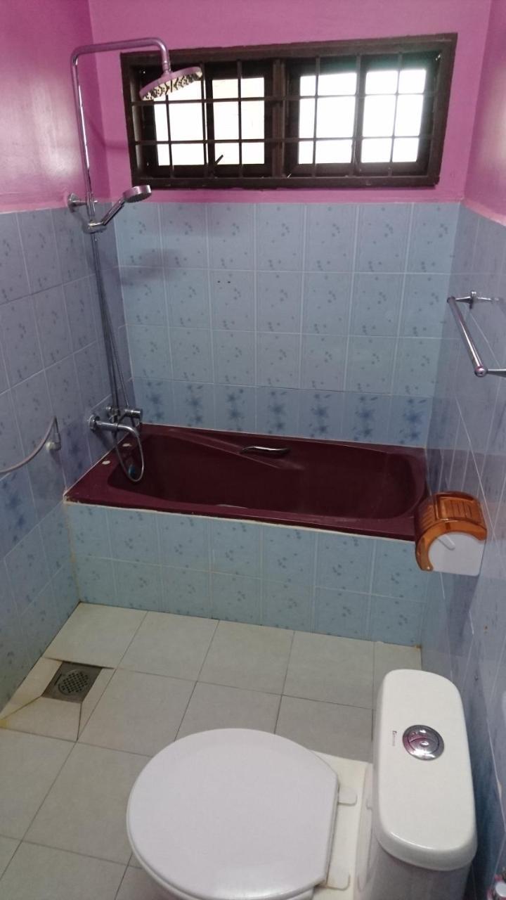 Homestay Roomstay Muar Srizahrani Exterior photo