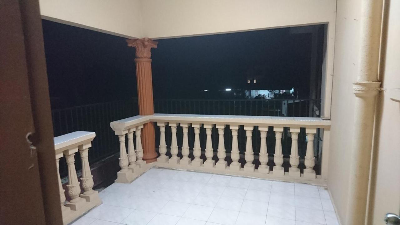Homestay Roomstay Muar Srizahrani Exterior photo