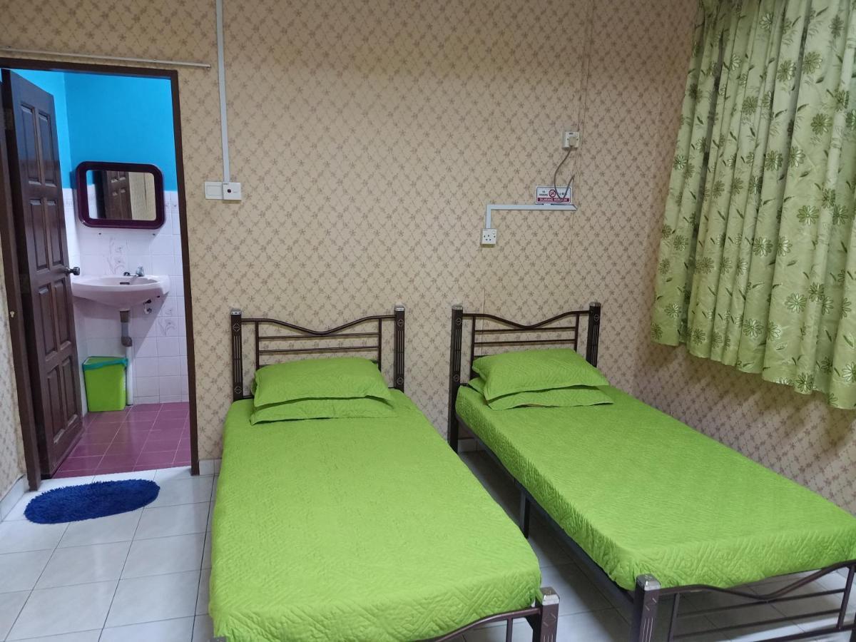 Homestay Roomstay Muar Srizahrani Exterior photo